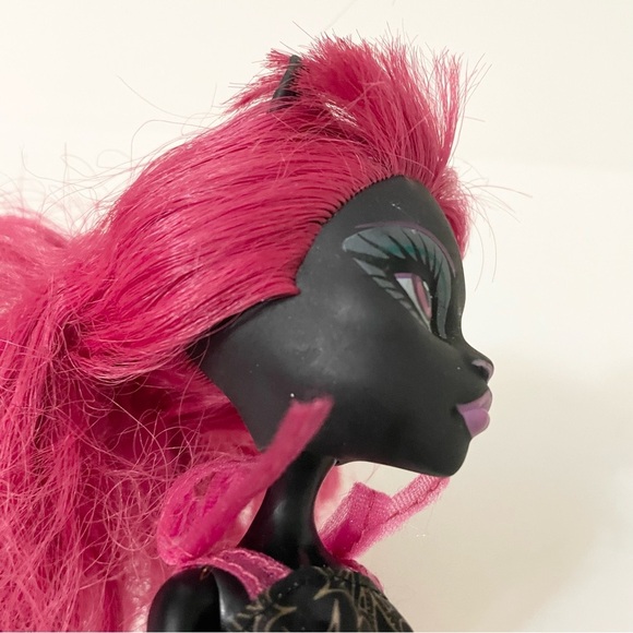 Monster High Catty Noir Doll - Picture 6 of 16